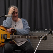 Fred Frith : Le parcours d’un anti-héros