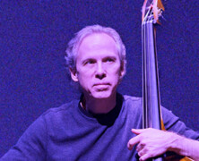 Marc Johnson : seul et rétrospectif