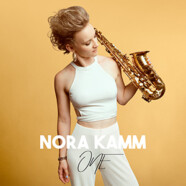 Nora Kamm : One